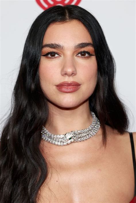 dua lipa boob